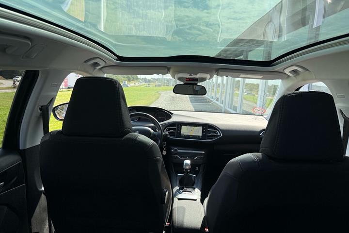 Sort Peugeot 308 fra 2019