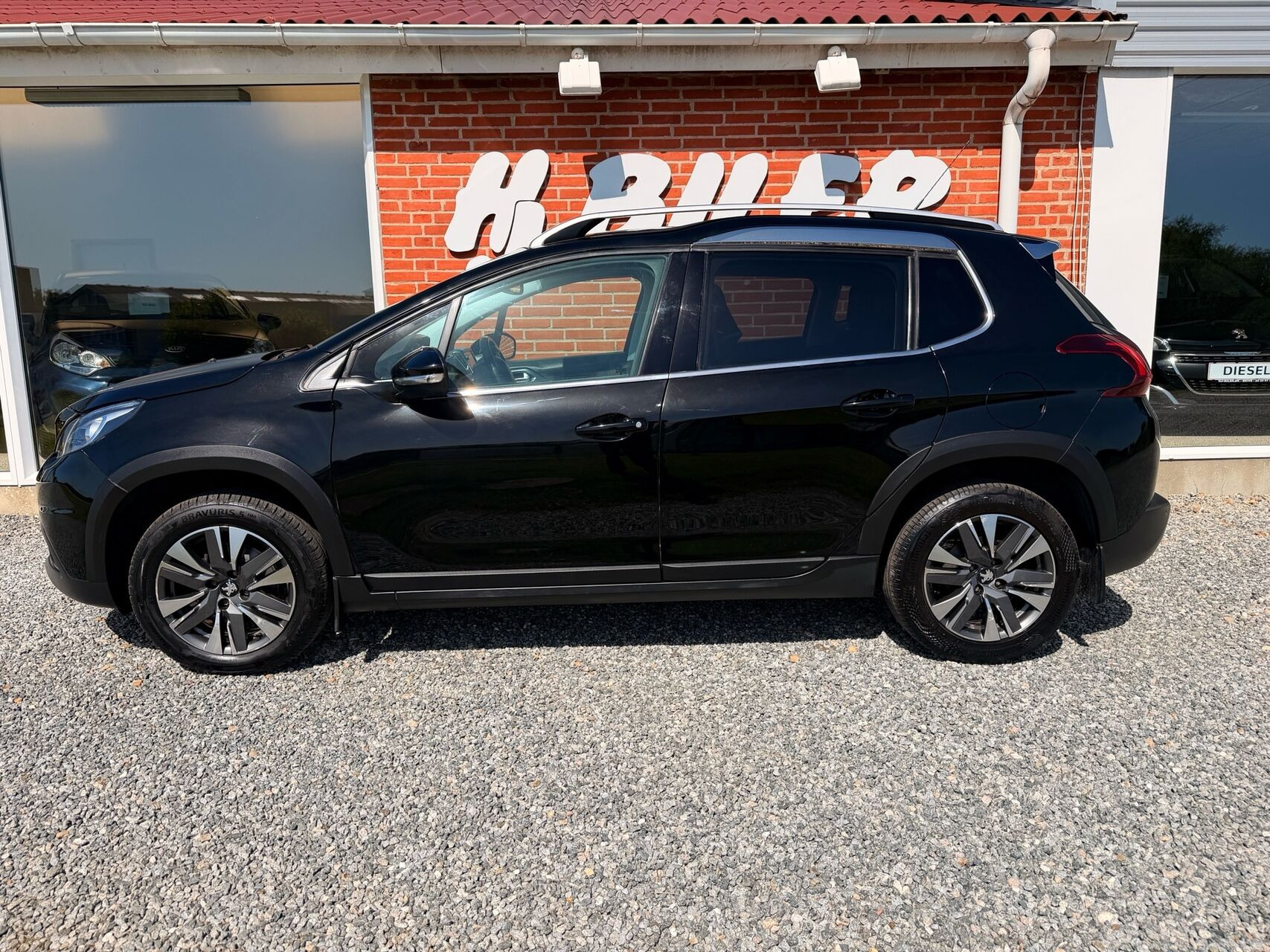 Sort Peugeot 2008 fra 2018
