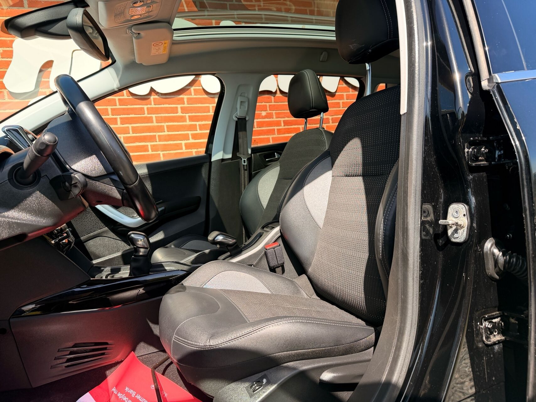Sort Peugeot 2008 fra 2018