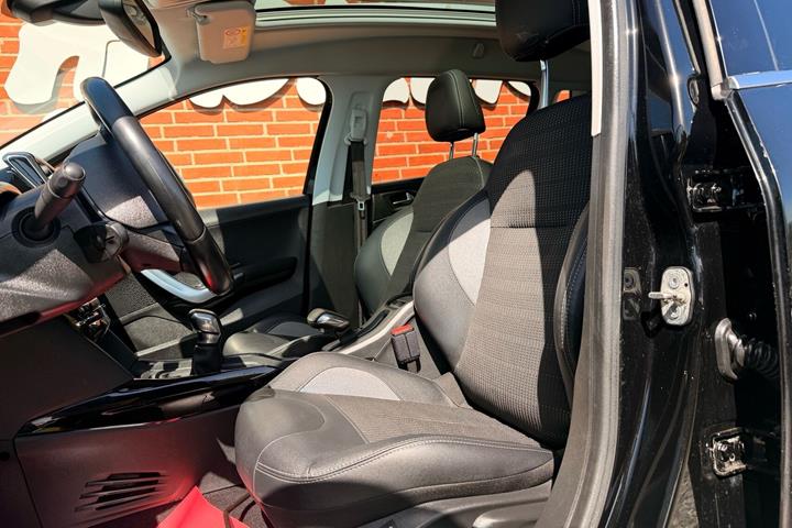 Sort Peugeot 2008 fra 2018