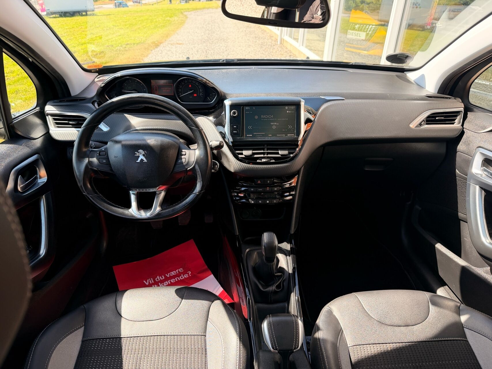 Sort Peugeot 2008 fra 2018