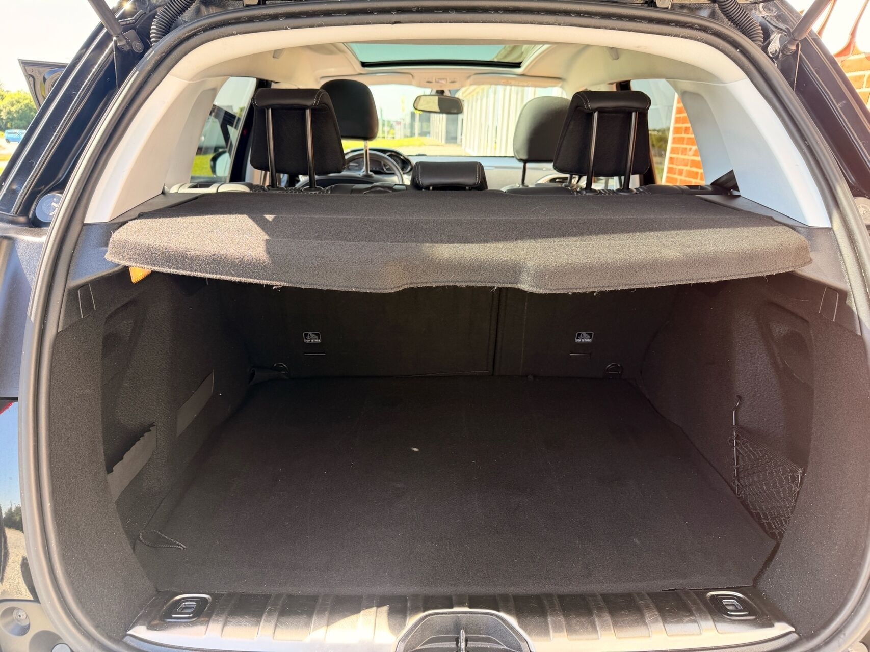 Sort Peugeot 2008 fra 2018