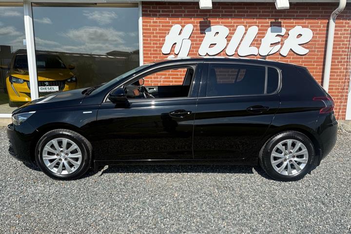 Sort Peugeot 308 fra 2019