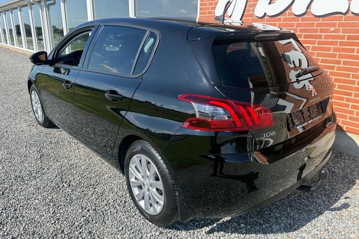 Sort Peugeot 308 fra 2019