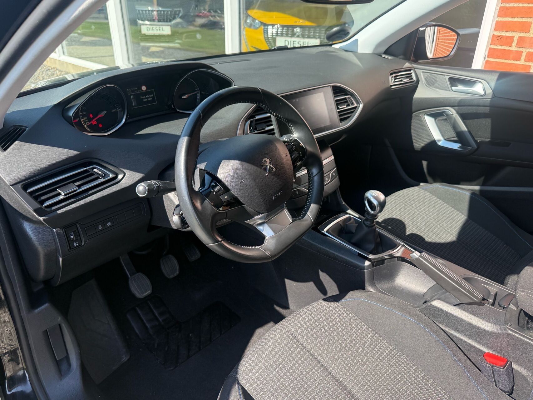 Sort Peugeot 308 fra 2019