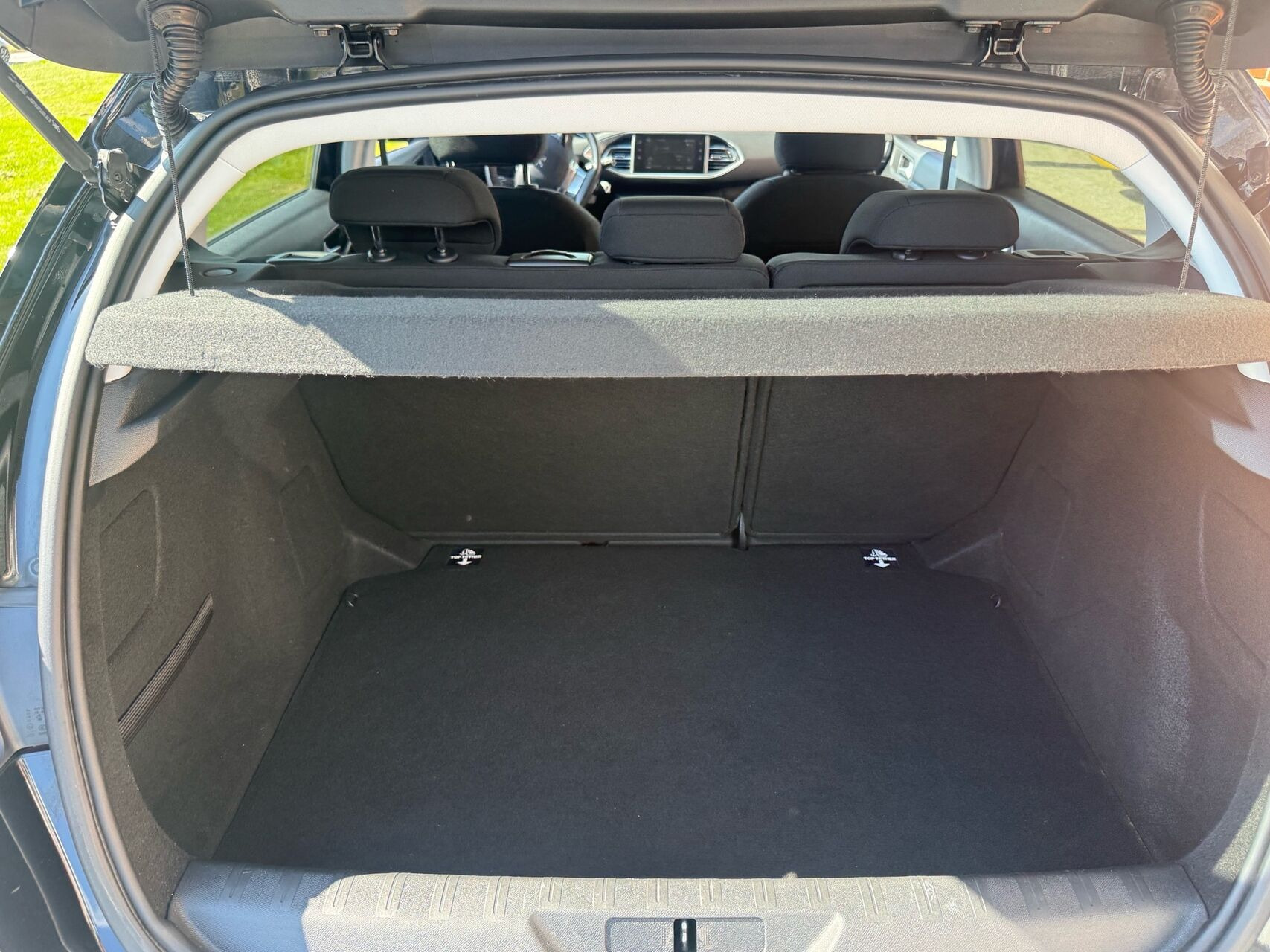 Sort Peugeot 308 fra 2019