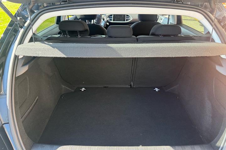 Sort Peugeot 308 fra 2019