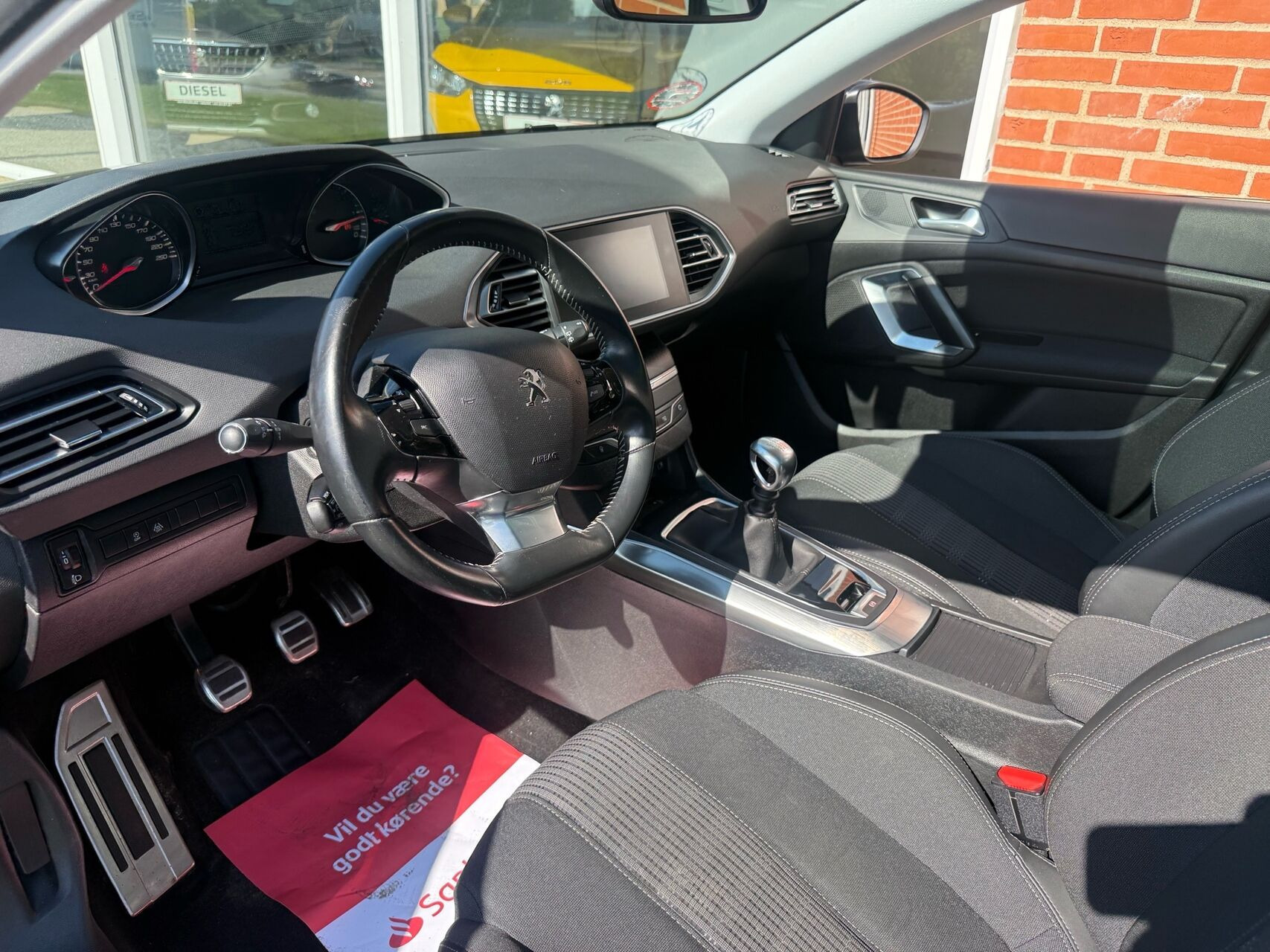 Sort Peugeot 308 fra 2019