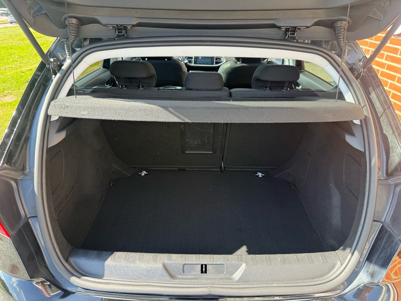 Sort Peugeot 308 fra 2019