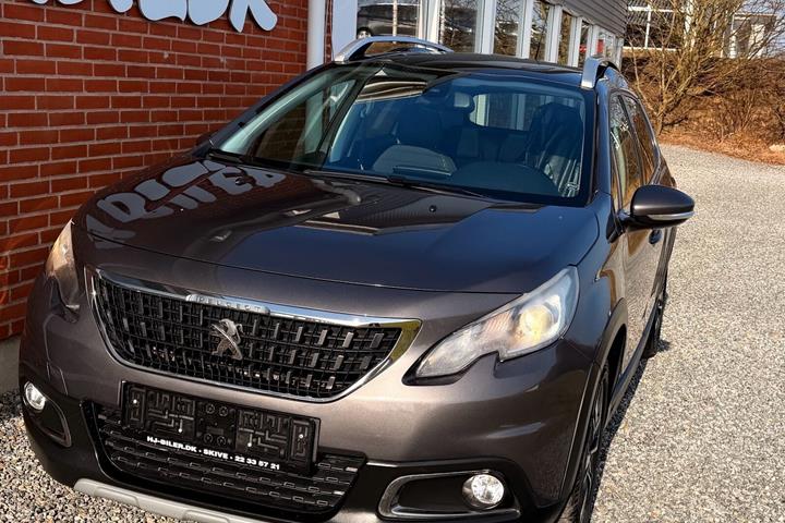 Sort Peugeot 2008 fra 2017