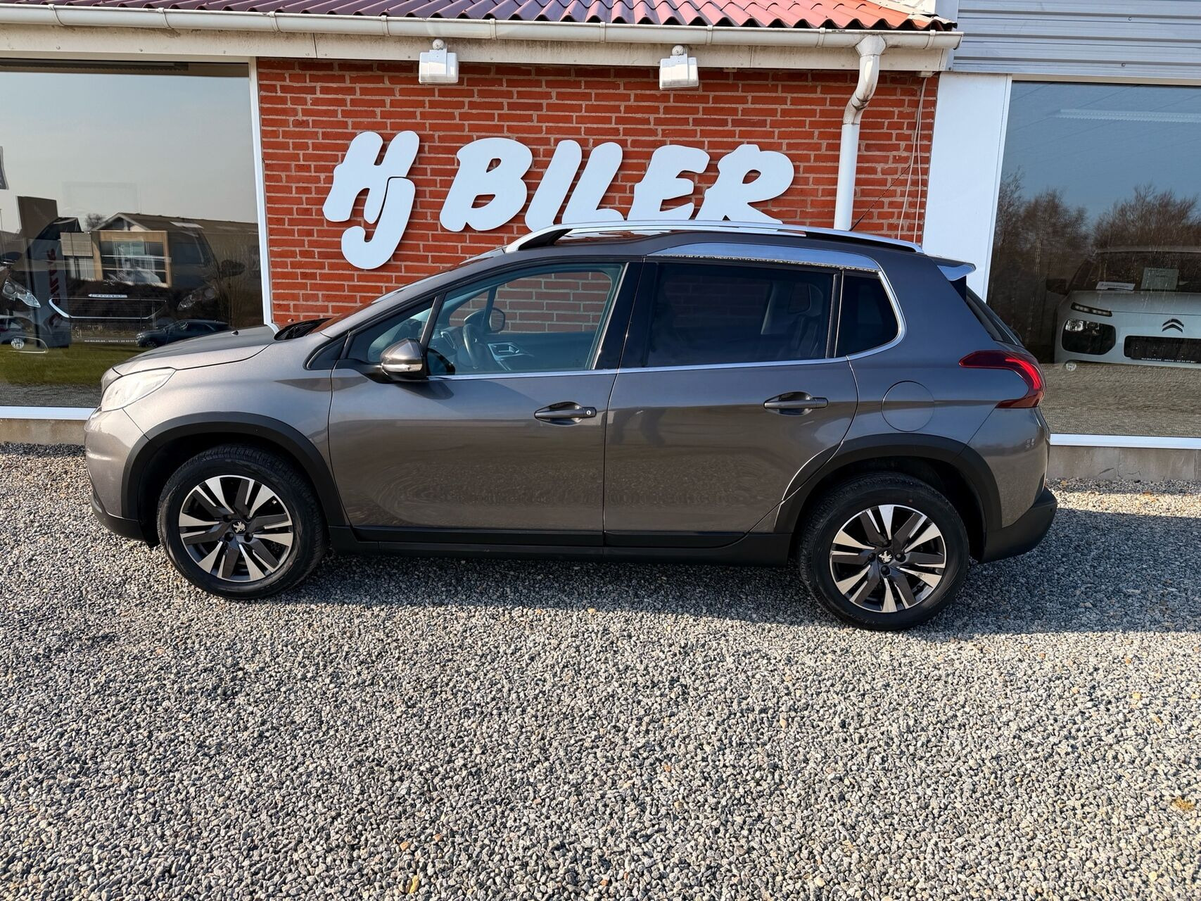 Sort Peugeot 2008 fra 2017