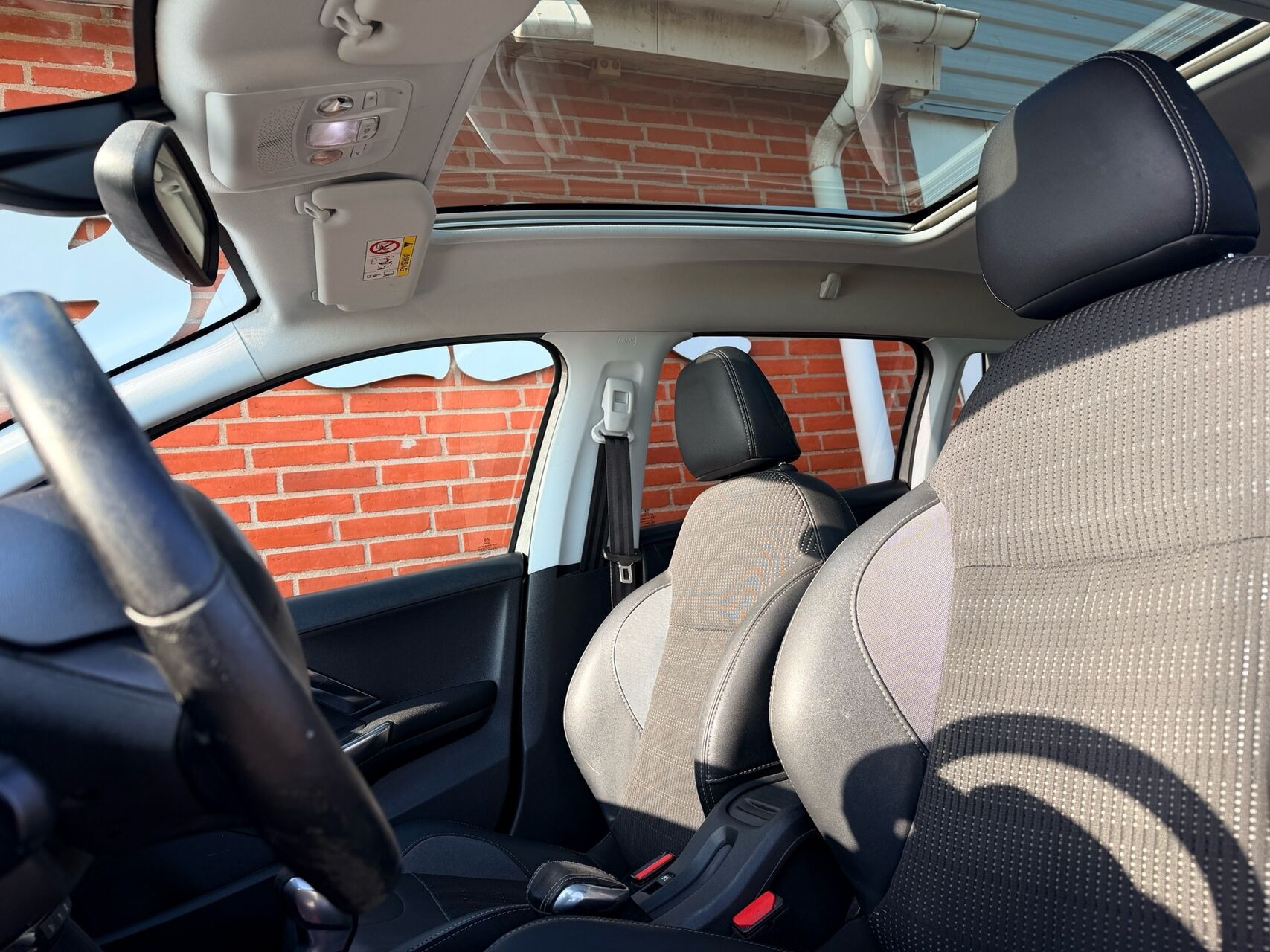 Sort Peugeot 2008 fra 2017