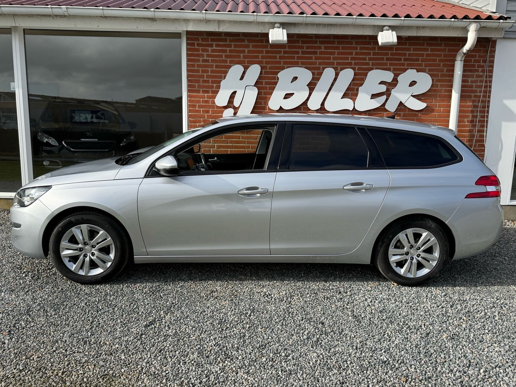 Sølv Peugeot 308 fra 2017