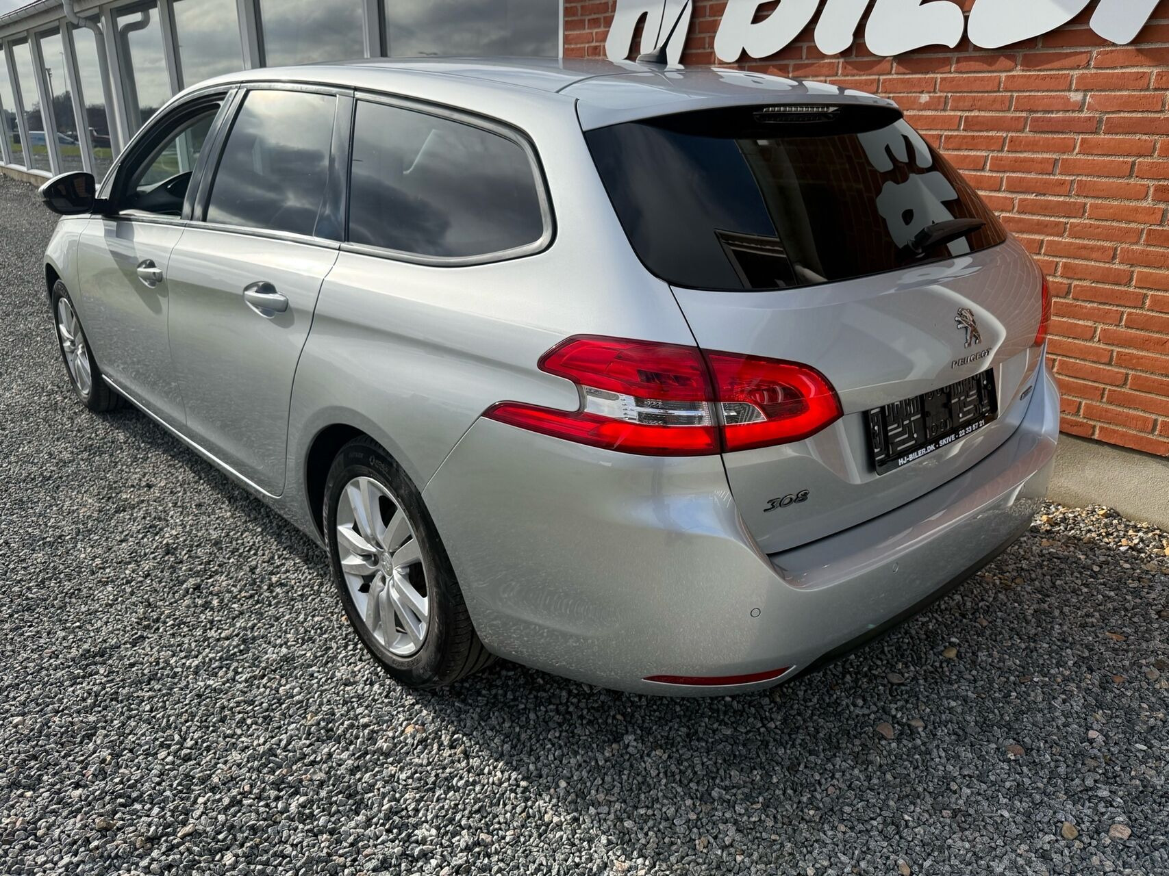 Sølv Peugeot 308 fra 2017