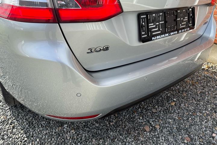 Sølv Peugeot 308 fra 2017