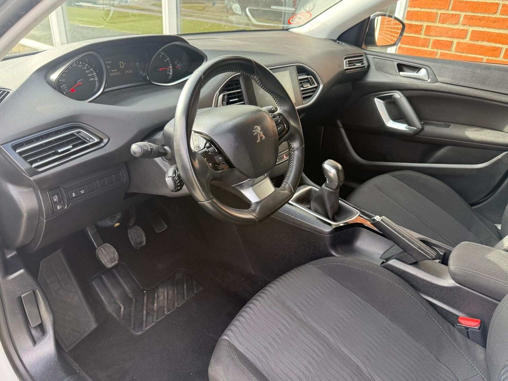 Sølv Peugeot 308 fra 2017