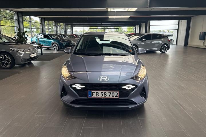 Blå Hyundai i10 fra 2024