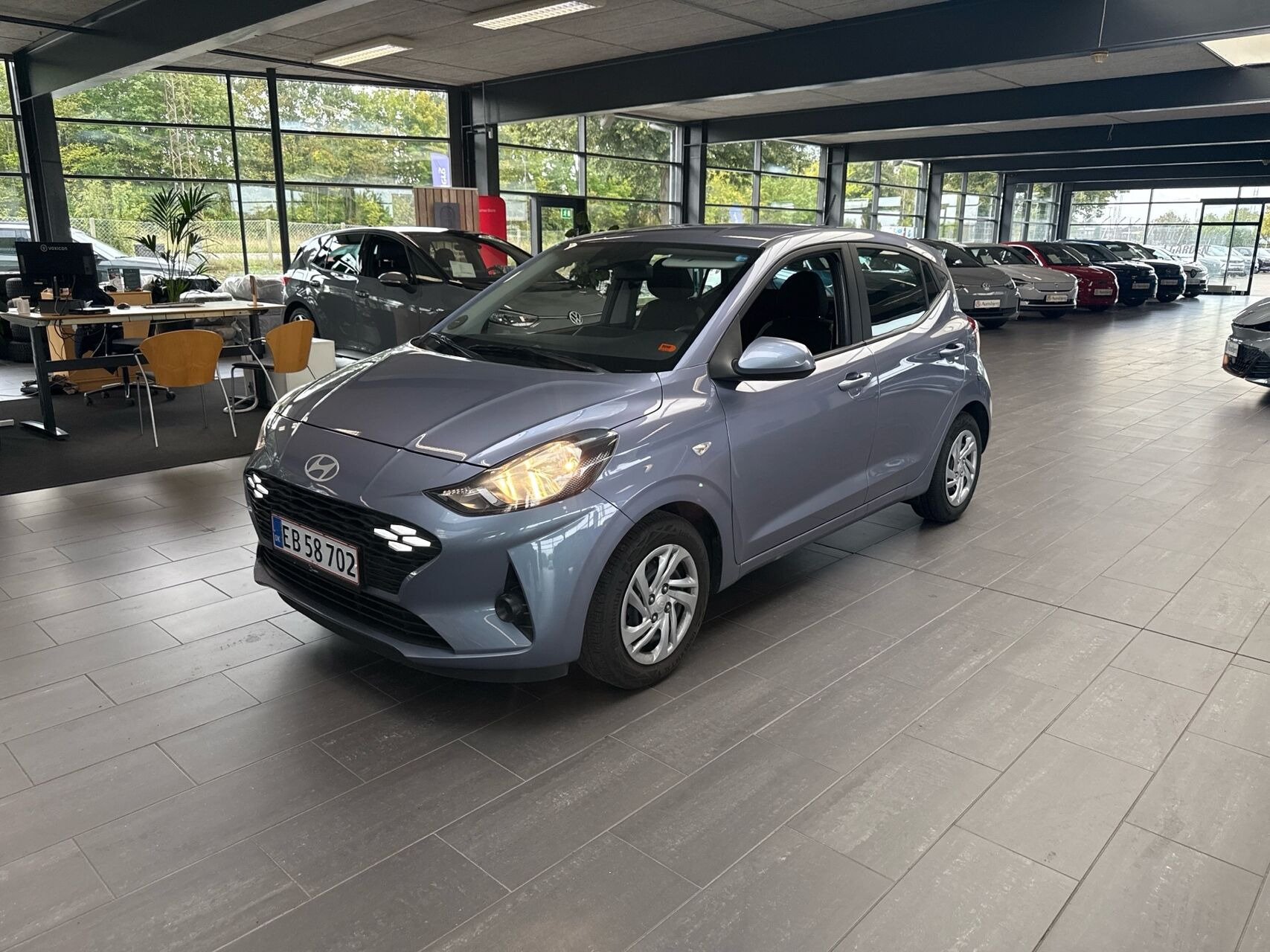 Blå Hyundai i10 fra 2024