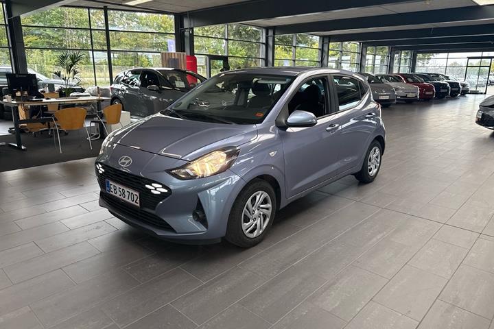 Blå Hyundai i10 fra 2024
