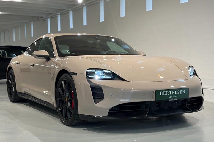 Beige Porsche Taycan GTS fra 2023