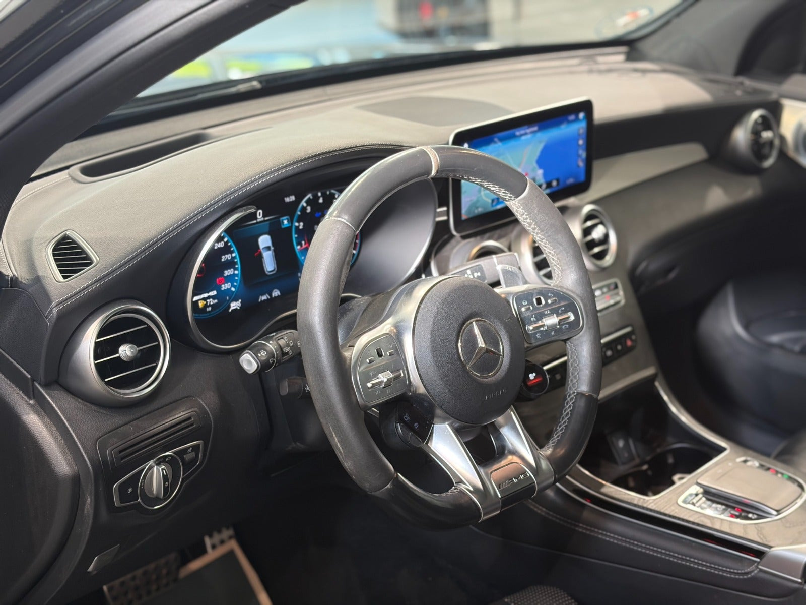 Sort Mercedes GLC63 fra 2019