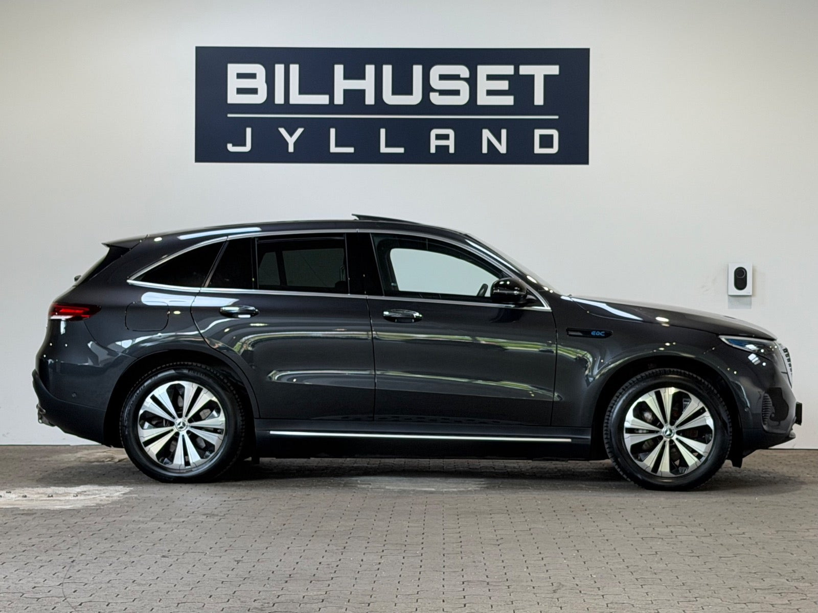 Grå Mercedes EQC400 fra 2022