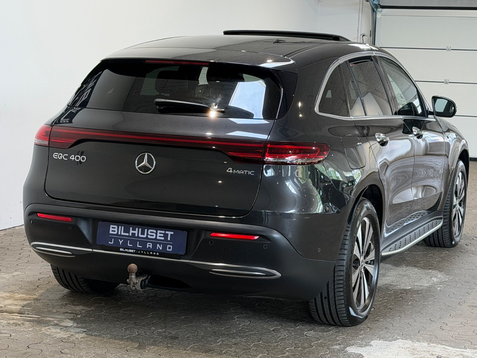 Grå Mercedes EQC400 fra 2022