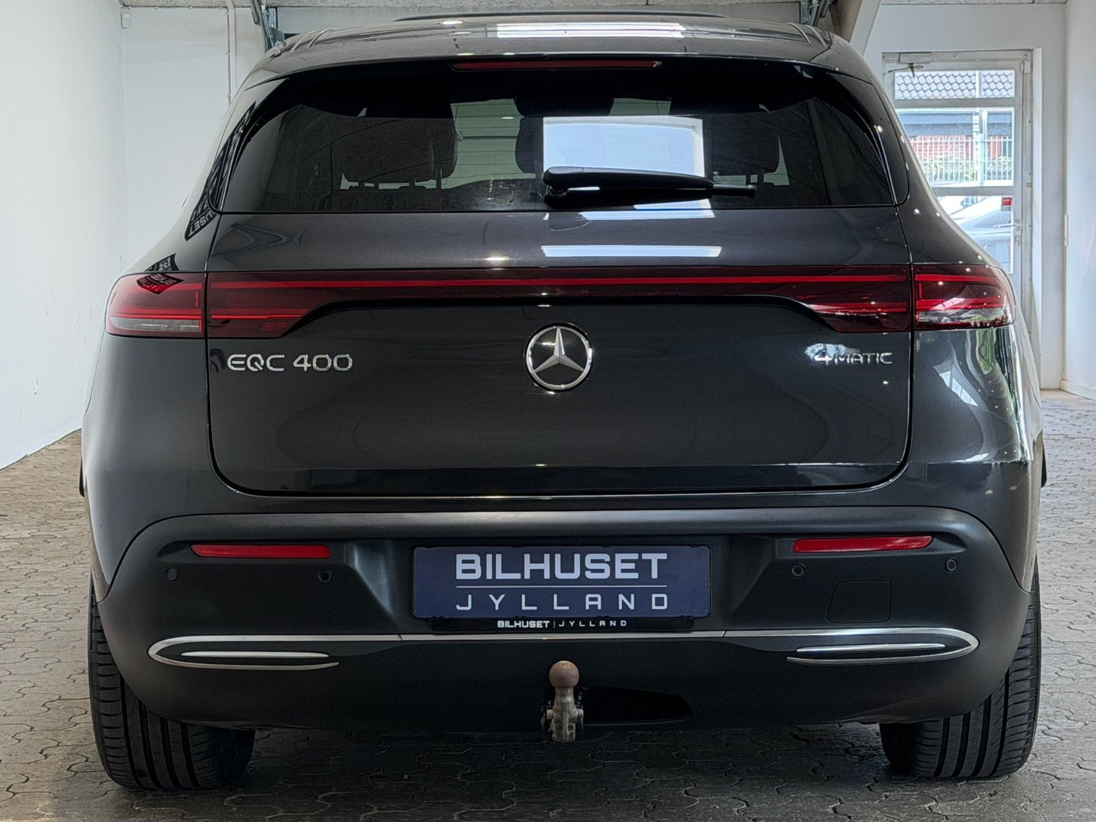 Grå Mercedes EQC400 fra 2022