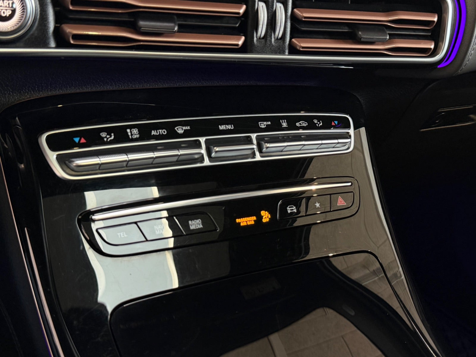 Grå Mercedes EQC400 fra 2022