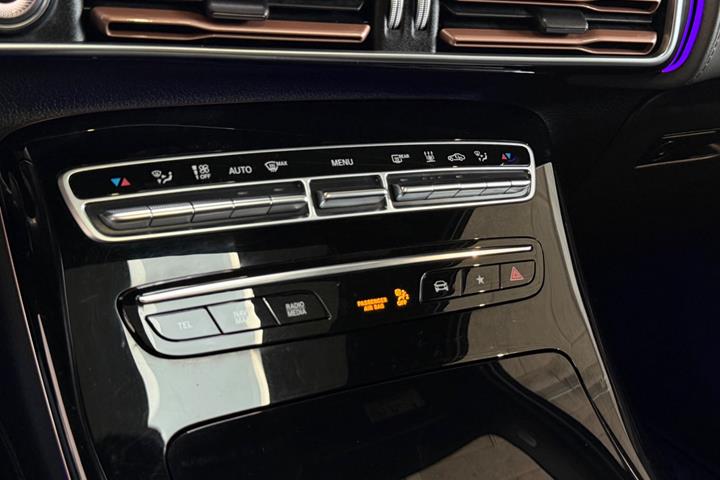 Grå Mercedes EQC400 fra 2022