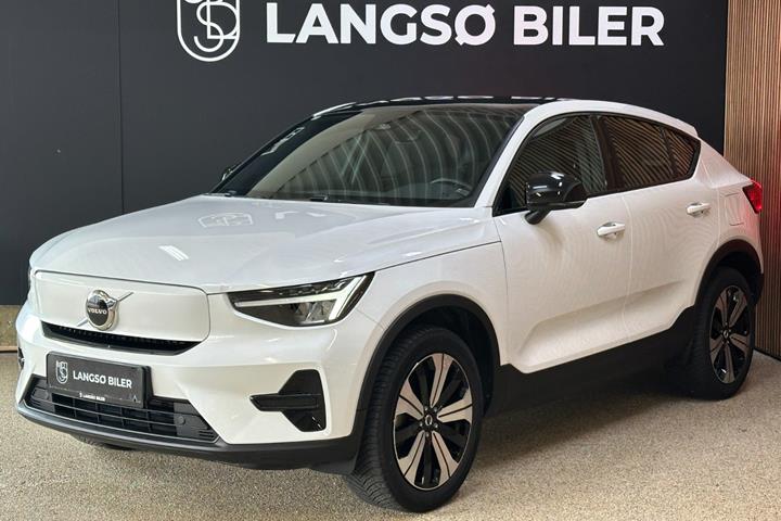 Hvid Volvo C40 fra 2023 set udefra