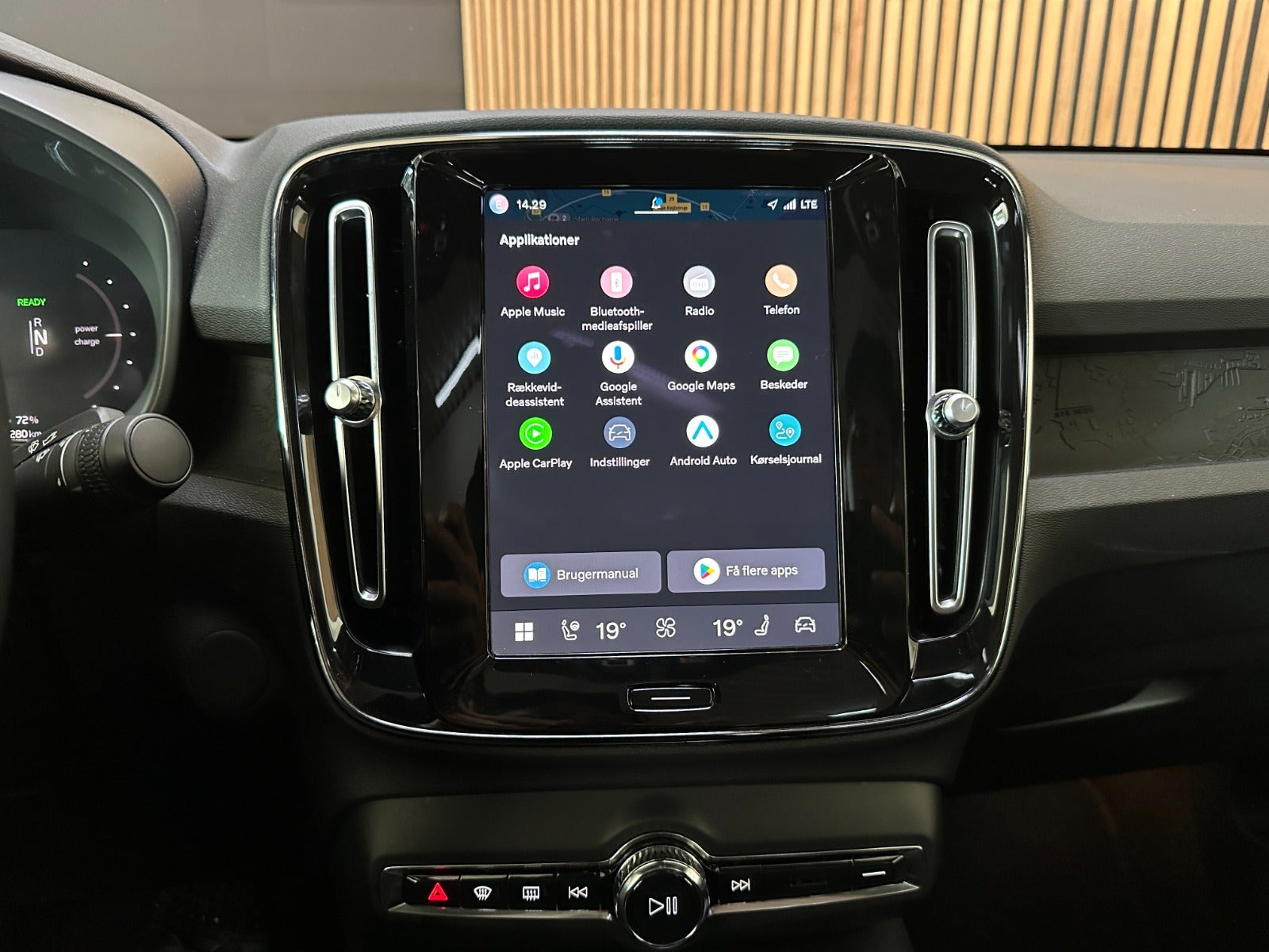 Hvid Volvo C40 fra 2023