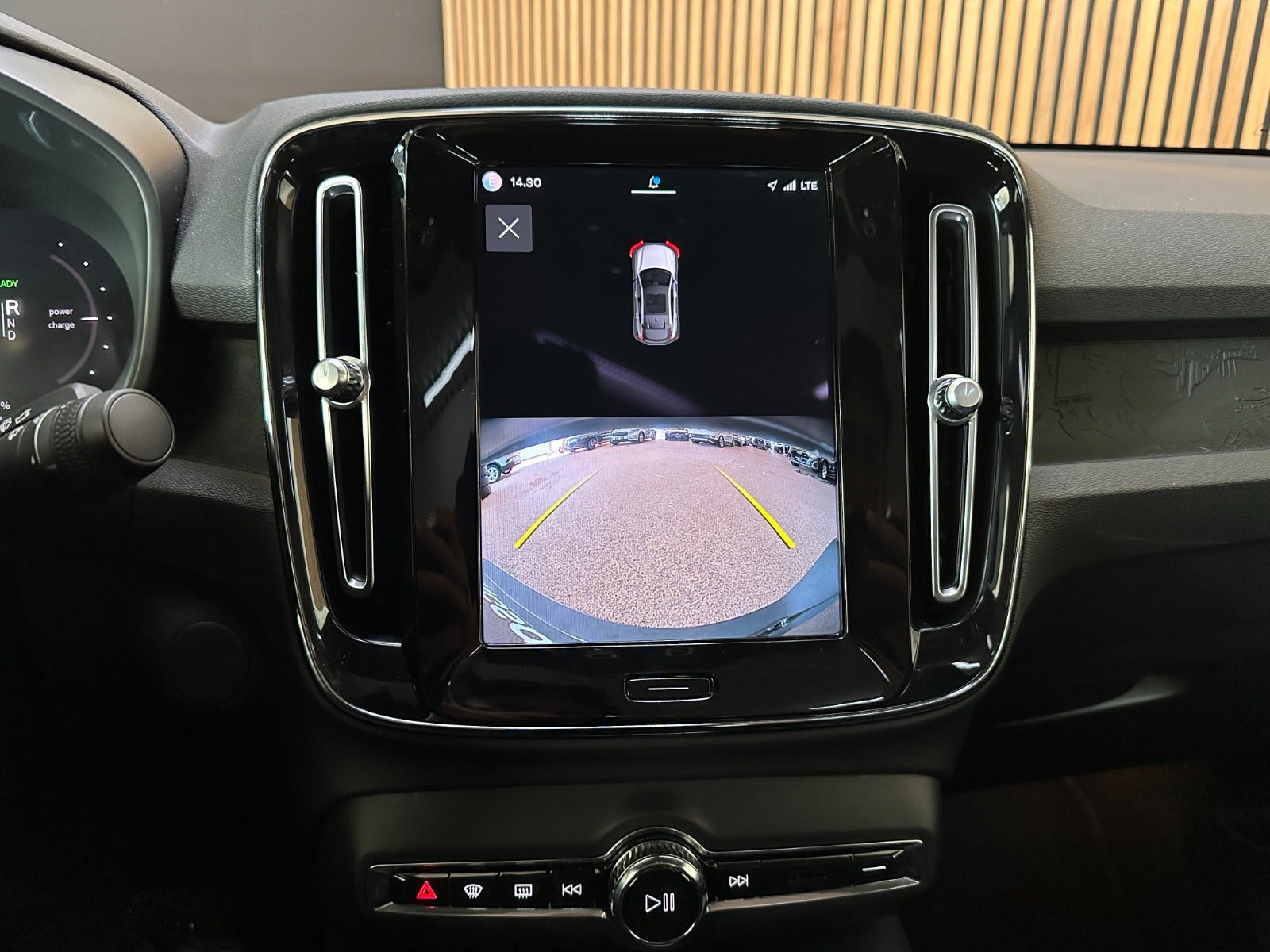 Hvid Volvo C40 fra 2023