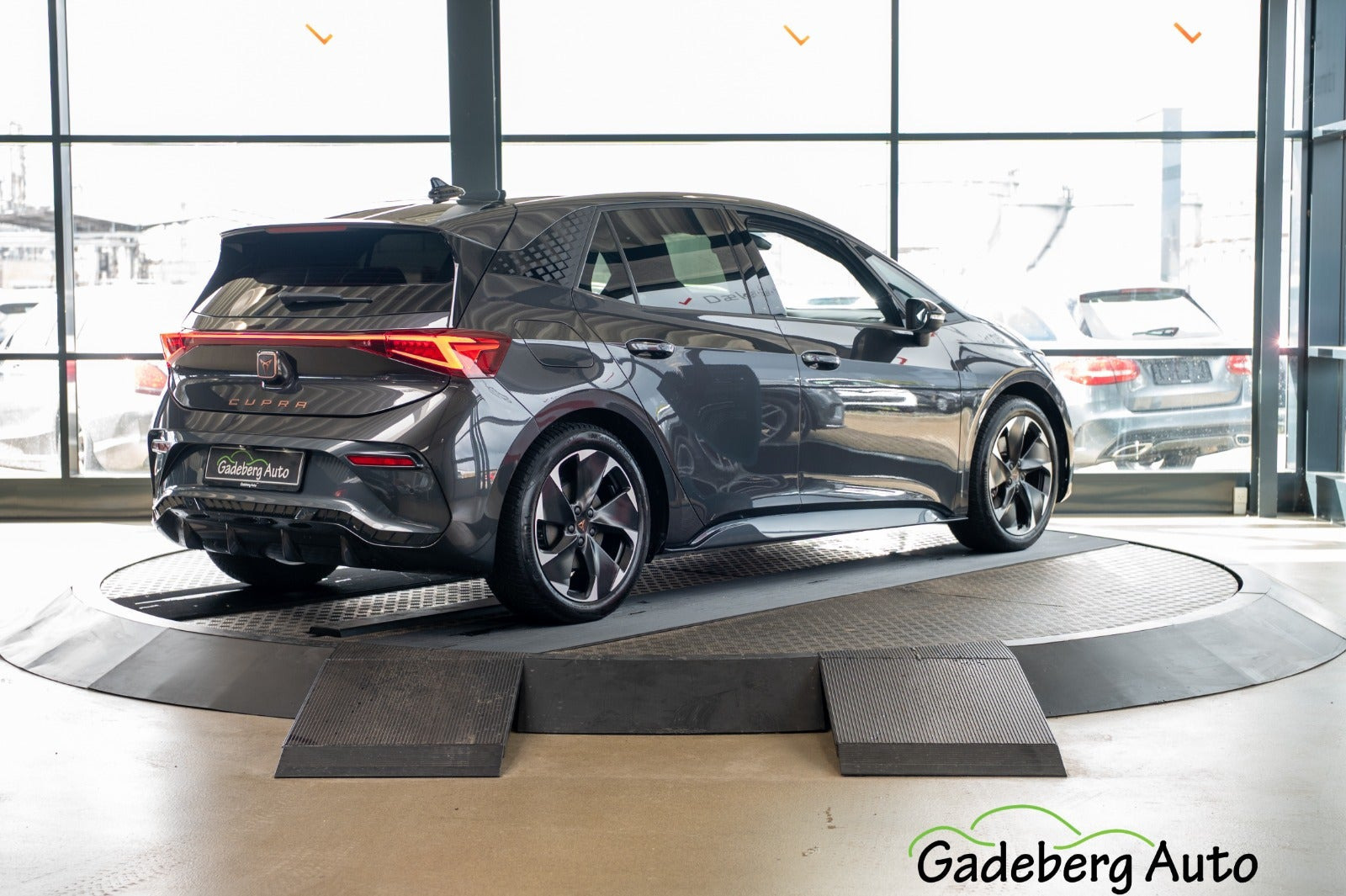 Grå Cupra Born fra 2023