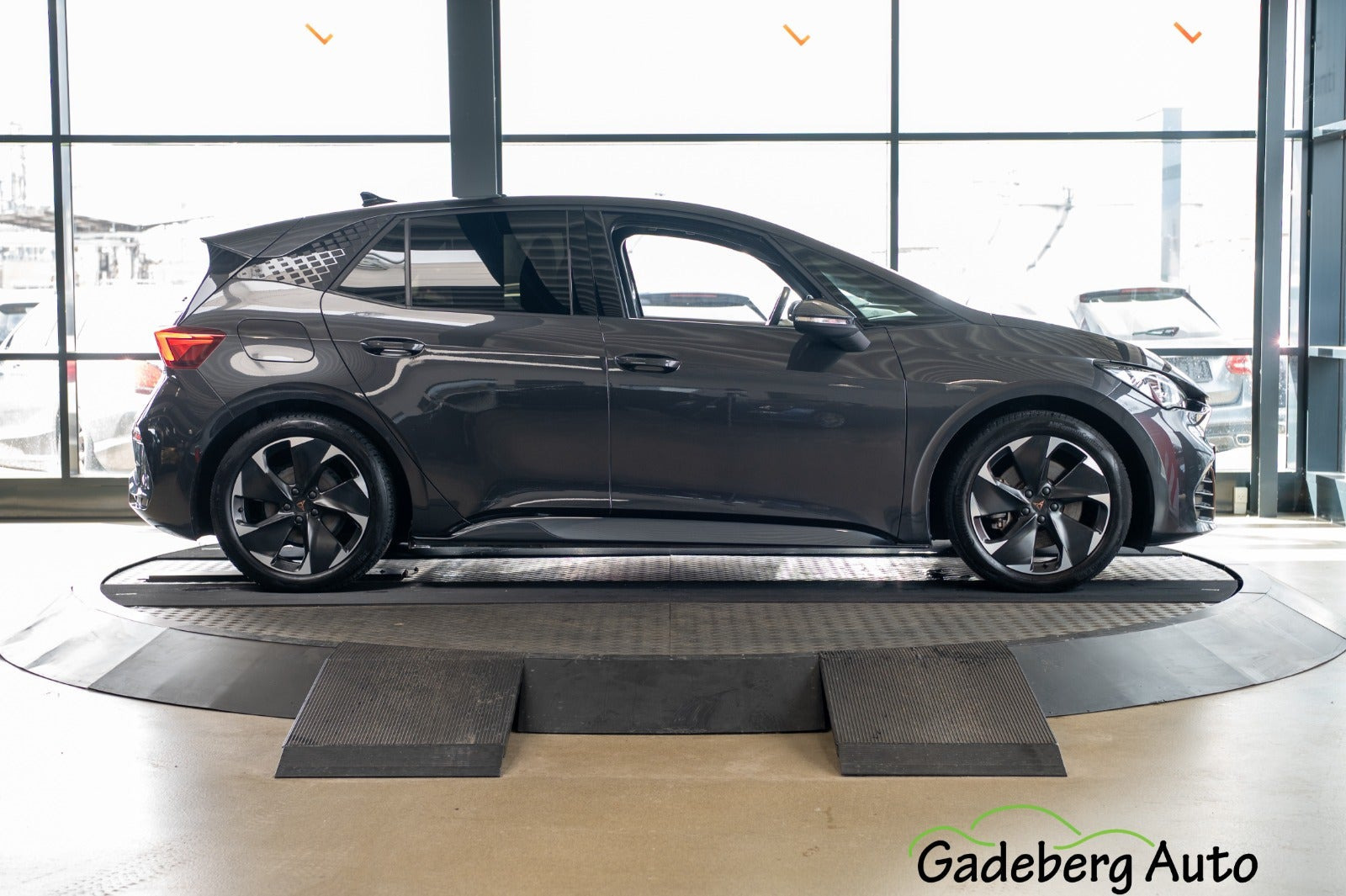 Grå Cupra Born fra 2023