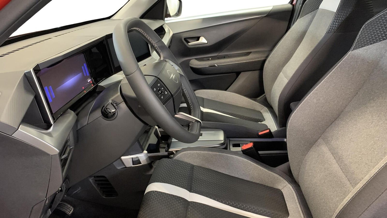 Orange Opel Frontera fra 2025