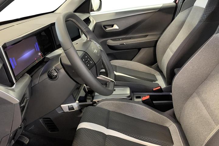 Orange Opel Frontera fra 2025