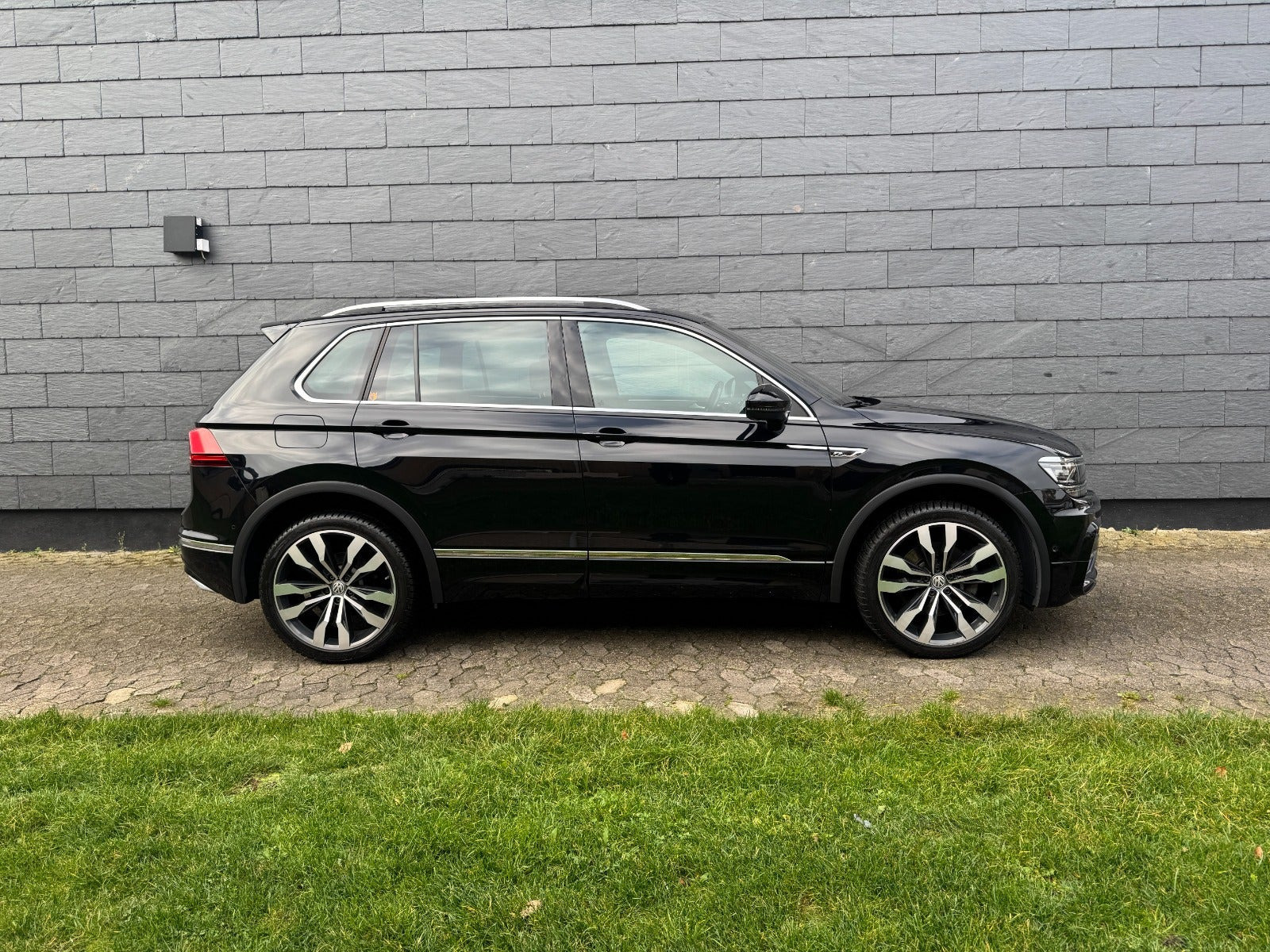 Sort VW Tiguan fra 2017