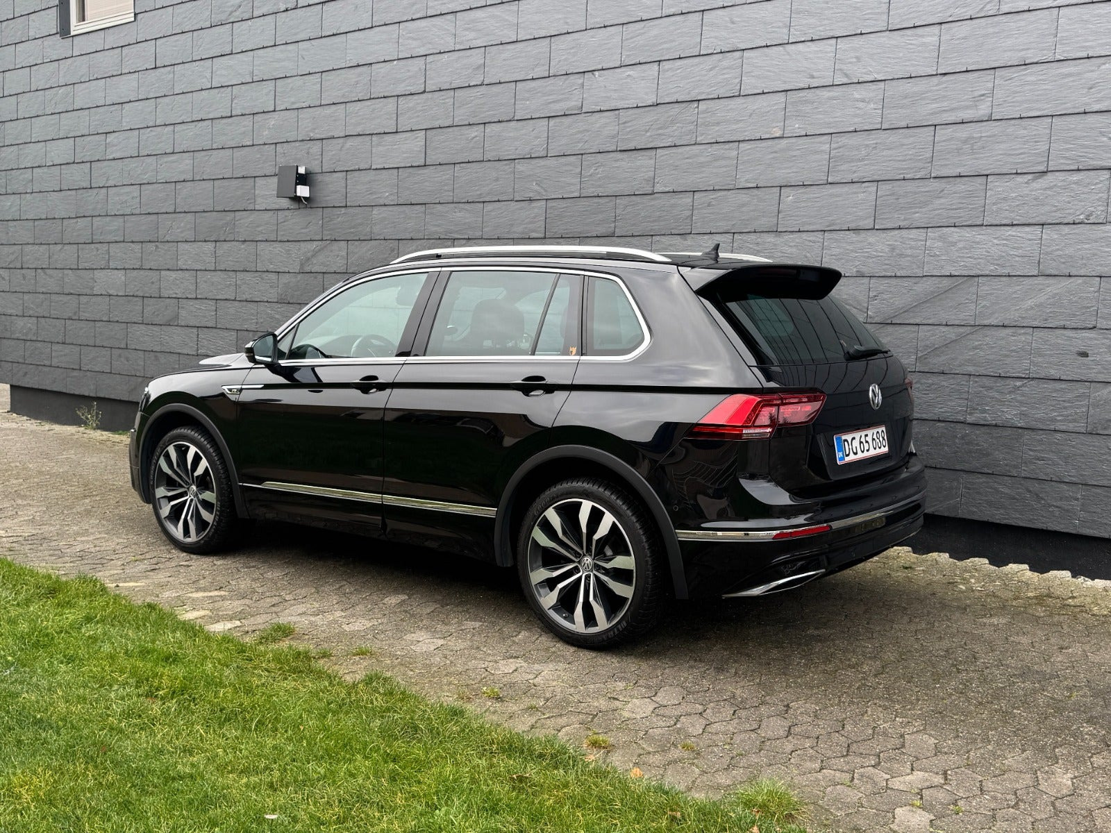 Sort VW Tiguan fra 2017