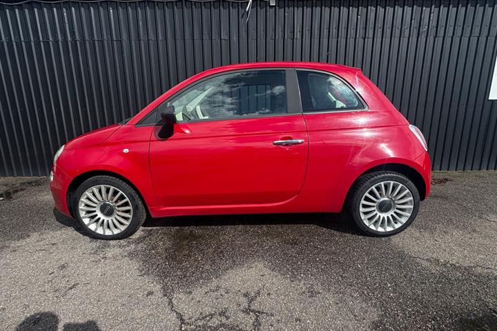 Rød Fiat 500 fra 2011