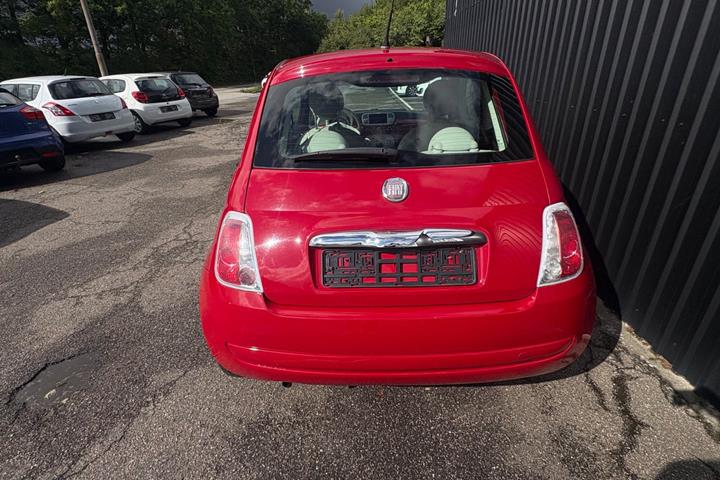 Rød Fiat 500 fra 2011