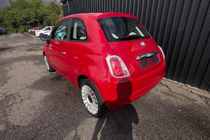 Rød Fiat 500 fra 2011