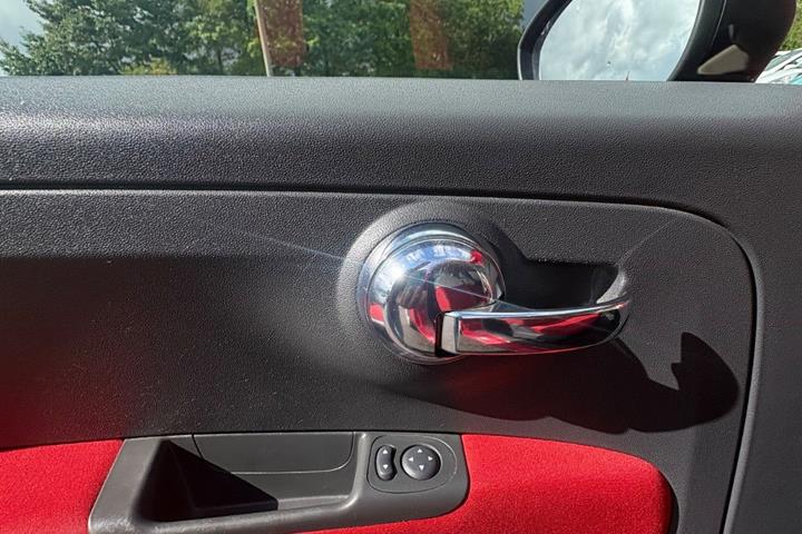 Rød Fiat 500 fra 2011