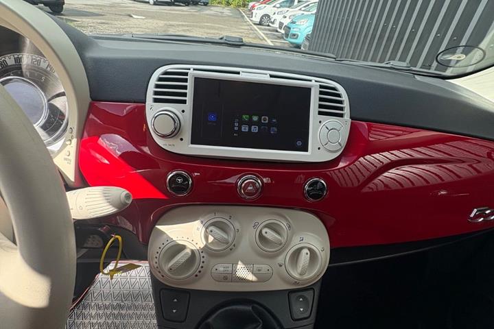 Rød Fiat 500 fra 2011