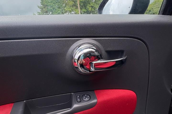 Sort Fiat 500 fra 2014