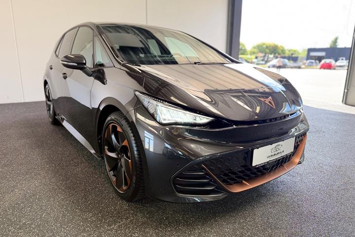 Grå Cupra Born fra 2023