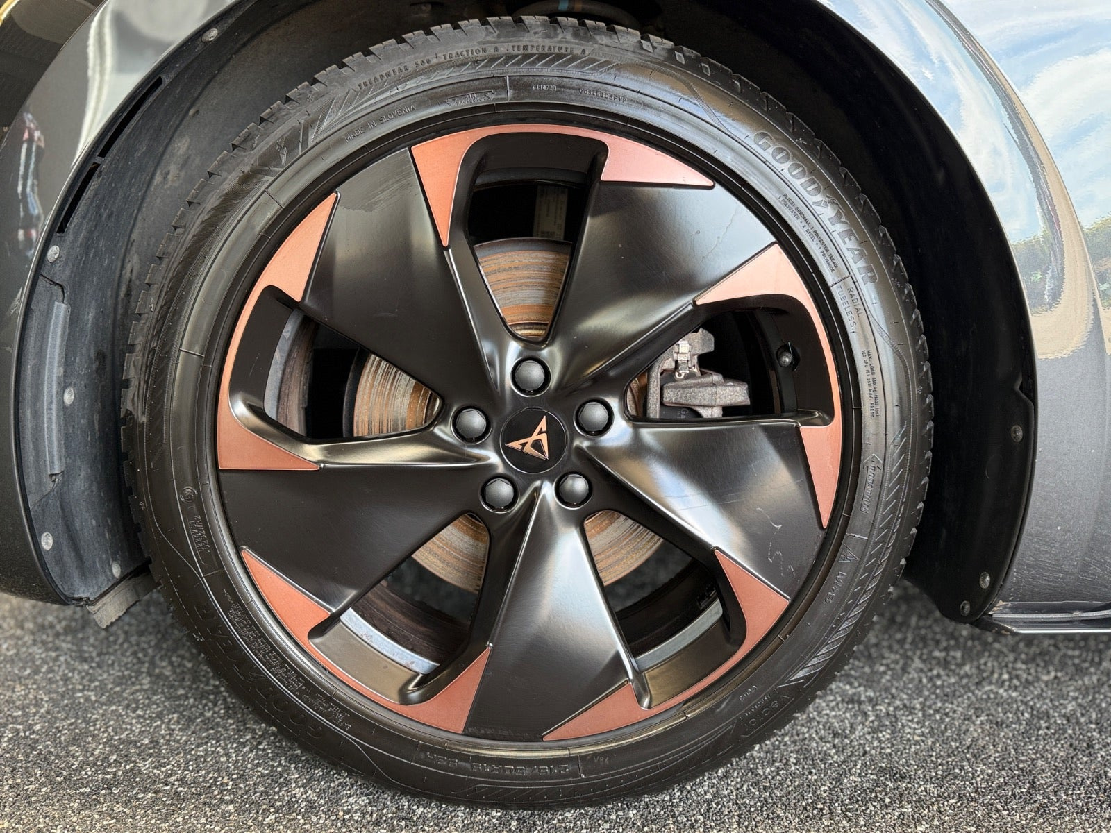 Grå Cupra Born fra 2023
