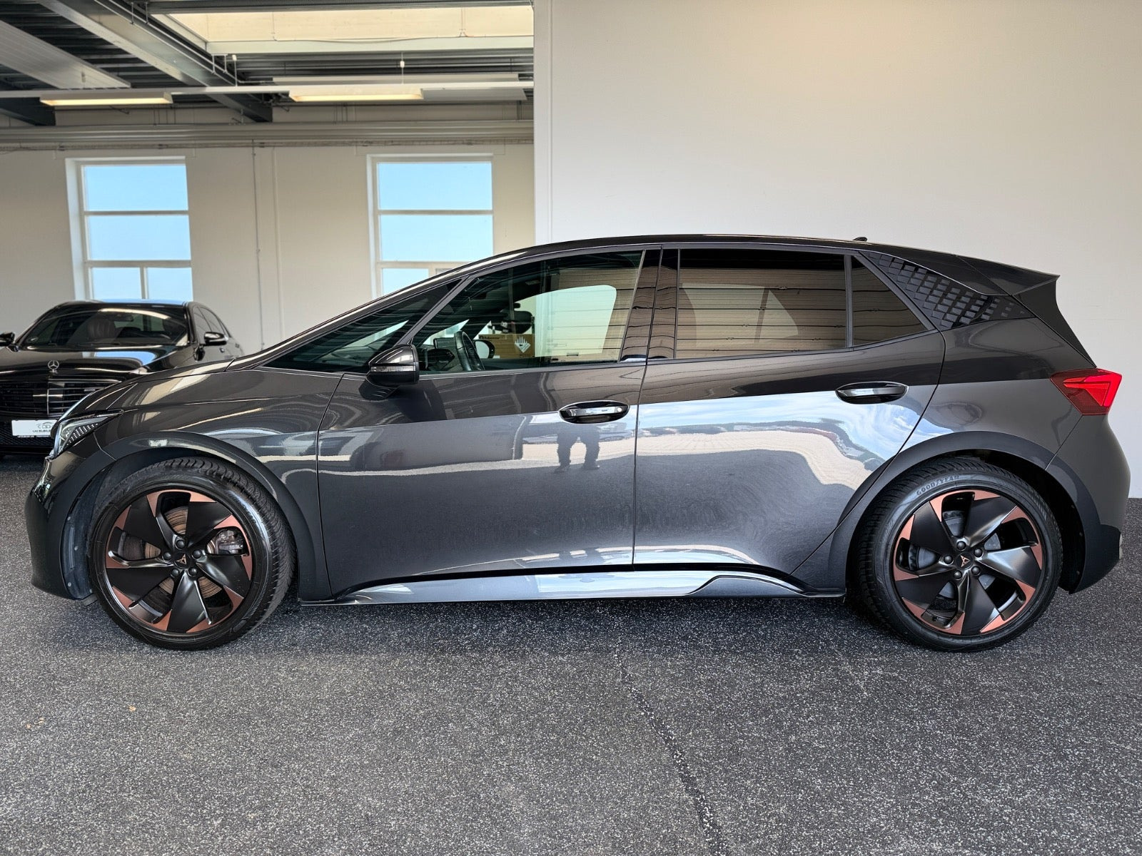 Grå Cupra Born fra 2023