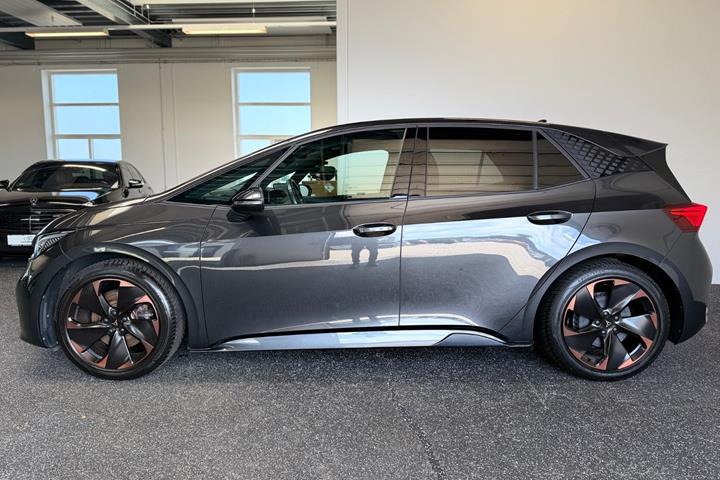 Grå Cupra Born fra 2023