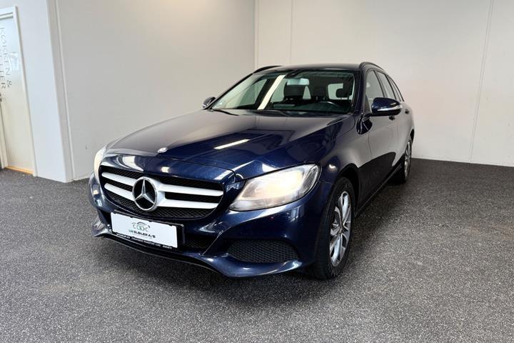 Blå Mercedes C220 fra 2015